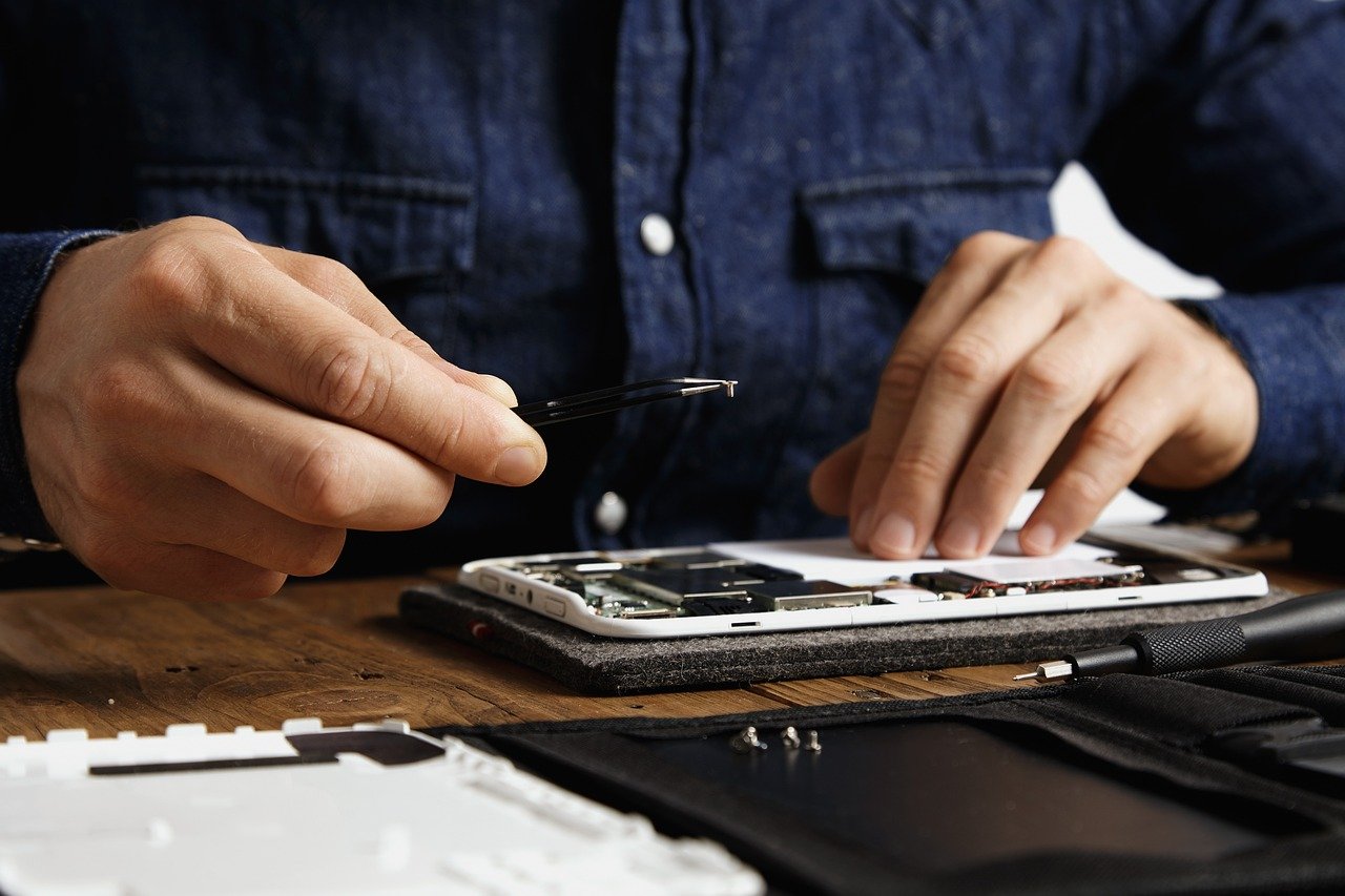 UniverCell | How to Choose a Reputable Mobile Repair Store in Canada: Your Guide to a Flawless Fix Mobile Repair in Canada